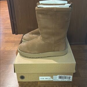Limited Edition Ugg Leather Waterproof Boots - color Chestnut, size 9.5